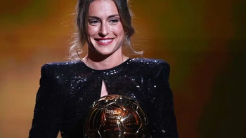 Putellas rompe barreras y el Balón de Oro es español 60 años después Putellas rompe barreras y el Balón de Oro es español 60 años después