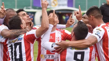 Independiente goleó de visitante a Real Potosí (0-5) y sigue en la lucha por el título Independiente goleó de visitante a Real Potosí (0-5) y sigue en la lucha por el título