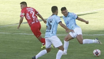 Aurora tropezó (1-2) en casa frente a Real Tomayapo Aurora tropezó (1-2) en casa frente a Real Tomayapo