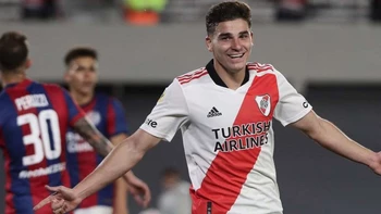 River derrotó (3-1) a San Lorenzo y sacó más ventaja al frente del torneo argentino River derrotó (3-1) a San Lorenzo y sacó más ventaja al frente del torneo argentino