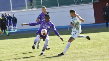Oriente Petrolero se trae una derrota de la Villa Imperial (2-1) Oriente Petrolero se trae una derrota de la Villa Imperial (2-1)