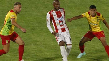 Independiente se queda con las ganas de asumir el liderato al empatar frente a Palmaflor Independiente se queda con las ganas de asumir el liderato al empatar frente a Palmaflor