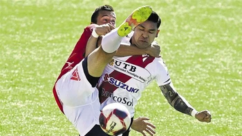 Tres equipos pelean el liderato del campeonato de la División Profesional Tres equipos pelean el liderato del campeonato de la División Profesional