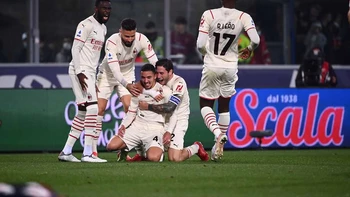 El Milan sufre para ganar en Bolonia y se pone líder provisional de Calcio El Milan sufre para ganar en Bolonia y se pone líder provisional de Calcio