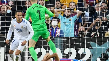 Real Madrid derrotó de visitante al Barcelona (1-2) y se arrima a la punta del torneo español Real Madrid derrotó de visitante al Barcelona (1-2) y se arrima a la punta del torneo español