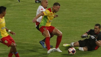 Always Ready vuelve a ser el líder del torneo con su victoria en Cochabamba ante Palmaflor (0-1) Always Ready vuelve a ser el líder del torneo con su victoria en Cochabamba ante Palmaflor (0-1)