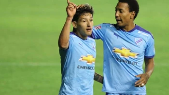 Bolívar goleó a Real Santa Cruz (0-3) y se mete en zona de Copa Libertadores Bolívar goleó a Real Santa Cruz (0-3) y se mete en zona de Copa Libertadores