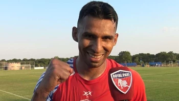 Gilbert Álvarez: “Vengo a Royal Pari con la expectativa de hacer muchos goles” Gilbert Álvarez: “Vengo a Royal Pari con la expectativa de hacer muchos goles”
