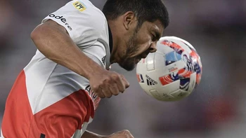 Lanús empata y sigue lejos de River, único líder del fútbol argentino Lanús empata y sigue lejos de River, único líder del fútbol argentino