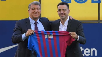 El Barcelona presentó a Xavi y su afición se vuelve a ilusionar (video) El Barcelona presentó a Xavi y su afición se vuelve a ilusionar (video)