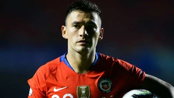 Chile pierde a Charles Aránguiz para duelos de clasificatoria con Paraguay y Ecuador Chile pierde a Charles Aránguiz para duelos de clasificatoria con Paraguay y Ecuador