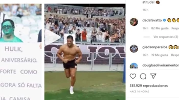 Romario felicita a Hulk por regalar su camiseta a un hincha pintado de verde (video) Romario felicita a Hulk por regalar su camiseta a un hincha pintado de verde (video)
