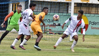 El Tigre goleó por 7-0 a Unión Maestranza en partido amistoso El Tigre goleó por 7-0 a Unión Maestranza en partido amistoso