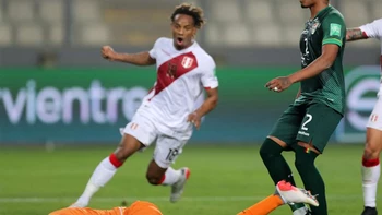 Bolivia cae al penúltimo lugar con la derrota ante Perú en Lima (3-0) Bolivia cae al penúltimo lugar con la derrota ante Perú en Lima (3-0)