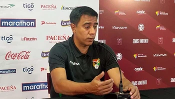 César Farías: “Arriesgamos y nos equivocamos, pero no hay tiempo para lamentaciones” César Farías: “Arriesgamos y nos equivocamos, pero no hay tiempo para lamentaciones”