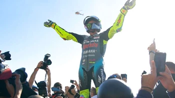 Rossi pone fin a su carrera en MotoGP en Valencia, donde ganó Bagnaia Rossi pone fin a su carrera en MotoGP en Valencia, donde ganó Bagnaia