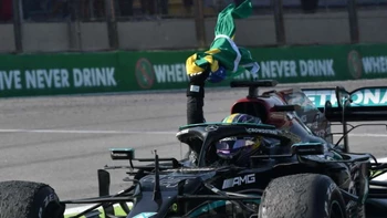 Lewis Hamilton ganó el GP de Brasil tras una remontada memorable Lewis Hamilton ganó el GP de Brasil tras una remontada memorable