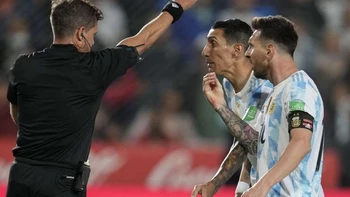 Suspenden por tiempo indeterminado a árbitros del partido Argentina-Brasil Suspenden por tiempo indeterminado a árbitros del partido Argentina-Brasil