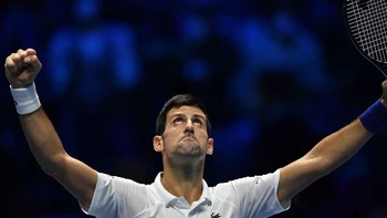 Djokovic a semifinales del Masters ATP tras ganar a Rublev, Tsitsipas se retira Djokovic a semifinales del Masters ATP tras ganar a Rublev, Tsitsipas se retira