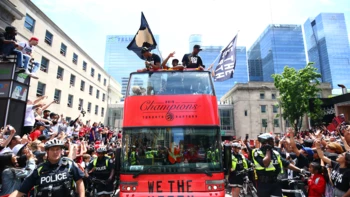 Celebración de locura del campeón de la NBA causa varios heridos en Toronto Celebración de locura del campeón de la NBA causa varios heridos en Toronto