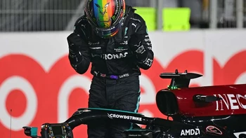 Hamilton se hace con la "pole" en Catar por delante de Verstappen Hamilton se hace con la "pole" en Catar por delante de Verstappen