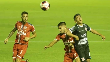 Royal Pari derrotó en el Tahuichi a Independiente (3-1) y sigue en la lucha por la Libertadores Royal Pari derrotó en el Tahuichi a Independiente (3-1) y sigue en la lucha por la Libertadores