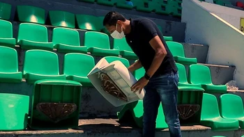 La Gobernación exigirá a Blooming que pague por las 32 butacas destrozadas del estadio Tahuichi La Gobernación exigirá a Blooming que pague por las 32 butacas destrozadas del estadio Tahuichi