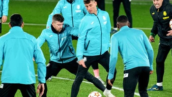 Champions: Chelsea, Barcelona y Manchester United se juegan este martes el pase a octavos de final Champions: Chelsea, Barcelona y Manchester United se juegan este martes el pase a octavos de final