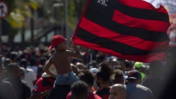 "Torcedores" brasileños comienzan a copar Montevideo, esperan la final de la Libertadores "Torcedores" brasileños comienzan a copar Montevideo, esperan la final de la Libertadores