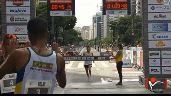 Un histórico Héctor Garibay subió al podio en la San Silvestre Un histórico Héctor Garibay subió al podio en la San Silvestre