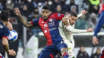 El Milan y el Nápoles mantienen el ritmo en Italia; el Inter tropieza El Milan y el Nápoles mantienen el ritmo en Italia; el Inter tropieza