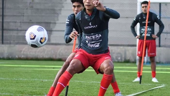 Farías alista un equipo para jugar en altura y otro para el llano Farías alista un equipo para jugar en altura y otro para el llano