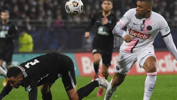Un triplete de Mbappé catapulta al PSG a los octavos de la "Coupe" Un triplete de Mbappé catapulta al PSG a los octavos de la "Coupe"
