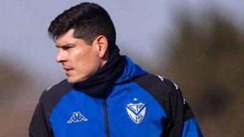 Carlos Lampe superó el Covid-19 y comenzó la pretemporada en Vélez Sarsfield Carlos Lampe superó el Covid-19 y comenzó la pretemporada en Vélez Sarsfield
