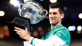 Novak Djokovic anuncia que obtiene una "derogación" y jugará en Australia Novak Djokovic anuncia que obtiene una "derogación" y jugará en Australia