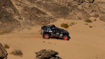 Sainz ganó la tercera etapa del Dakar en coches; Al-Attiyah manda en la general Sainz ganó la tercera etapa del Dakar en coches; Al-Attiyah manda en la general