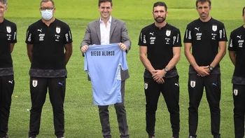 Alonso asume como DT de Uruguay confiado en clasificar al Mundial Catar 2022 Alonso asume como DT de Uruguay confiado en clasificar al Mundial Catar 2022