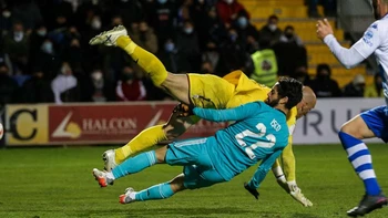 Real Madrid y Barcelona sufren para eliminar a Alcoyano y Linares en Copa del Rey Real Madrid y Barcelona sufren para eliminar a Alcoyano y Linares en Copa del Rey