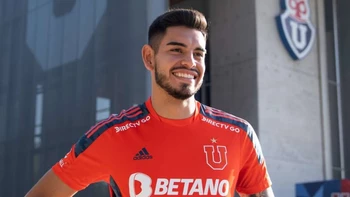 Universidad de Chile hizo oficial el fichaje de José María Carrasco Universidad de Chile hizo oficial el fichaje de José María Carrasco