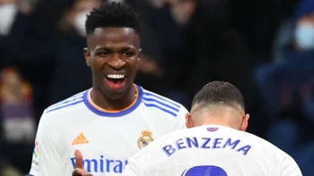 Real Madrid goleó (4-1) al Valencia con dobletes de Benzema y Vinícius Jr. Real Madrid goleó (4-1) al Valencia con dobletes de Benzema y Vinícius Jr.