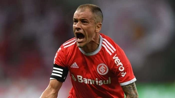 D"Alessandro, de 40 años, vuelve al Inter de Brasil para el fin de su carrera D"Alessandro, de 40 años, vuelve al Inter de Brasil para el fin de su carrera