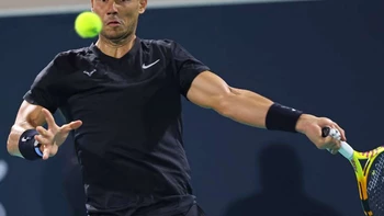 Nadal regresa con derrota ante Murray en duelo de exhibición en Abu Dabi Nadal regresa con derrota ante Murray en duelo de exhibición en Abu Dabi