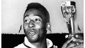Pelé recuerda actuación en Mundial de 1958 desde el hospital Pelé recuerda actuación en Mundial de 1958 desde el hospital
