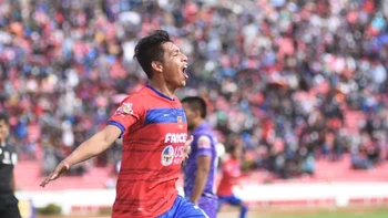 Universitario vuelve a la División Profesional con su triunfo sobre Real Potosí (2-0), que desciende Universitario vuelve a la División Profesional con su triunfo sobre Real Potosí (2-0), que desciende
