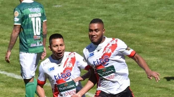 Nacional Potosí goleó y acabó con invicto de Real Tomayapo (5-0) Nacional Potosí goleó y acabó con invicto de Real Tomayapo (5-0)