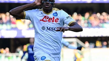 Nápoles vuelve a la pelea por el "Scudetto" y el Inter salva un punto Nápoles vuelve a la pelea por el "Scudetto" y el Inter salva un punto