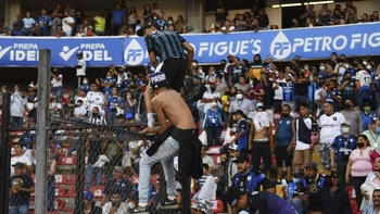 El Querétaro será local en Morelia ante el San Luis tras los graves incidentes en su estadio El Querétaro será local en Morelia ante el San Luis tras los graves incidentes en su estadio