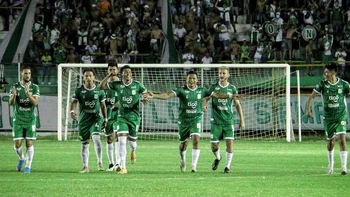 Oriente Petrolero-Universitario y Royal Pari-FC Universitario abren este jueves la quinta fecha del Apertura Oriente Petrolero-Universitario y Royal Pari-FC Universitario abren este jueves la quinta fecha del Apertura