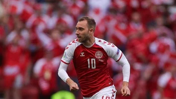 Eriksen regresa con gol al estadio en el que sufrió su crisis cardíaca Eriksen regresa con gol al estadio en el que sufrió su crisis cardíaca