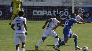 Guabirá rescata un punto en El Pajonal ante Real Santa Cruz (2-2) Guabirá rescata un punto en El Pajonal ante Real Santa Cruz (2-2)
